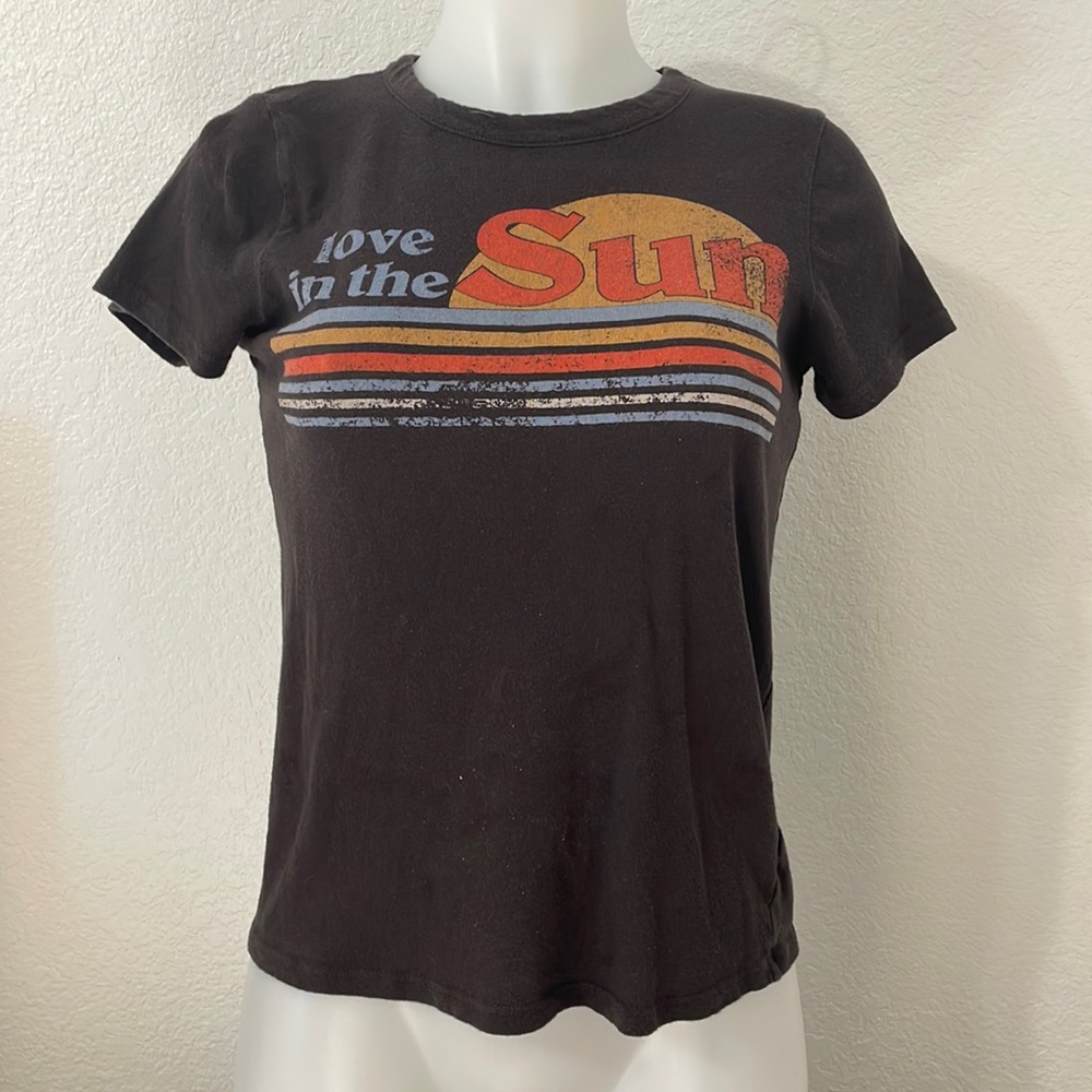 CHASER graphic tee “Love in the Sun” t shirt size small